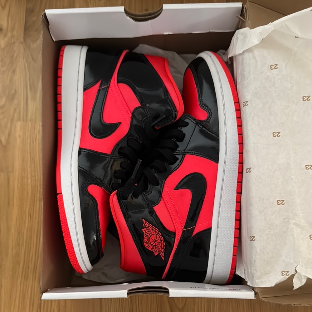 Jordan 1 MID Sneakers - Bright Crimson & Black